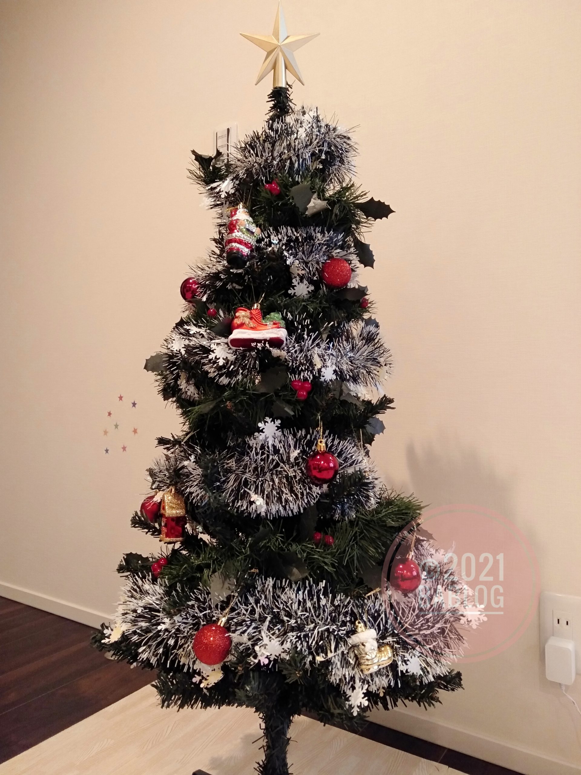 ダイソー】500円のクリスマスツリー♪息子と一緒に飾りつけました | BABLOG